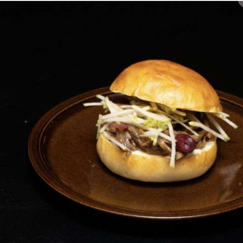 BRAISED PULLED BEEF ON MINI BRIOCHE ROLL Main Image