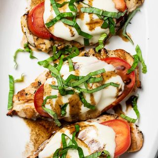 MARINATED GRILLED CHICKEN CAPRESE MEAL 
