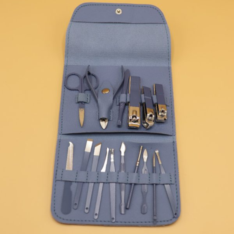 16 Pcs Manicure \ Pedicure Kit