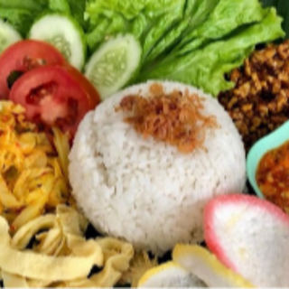 Nasi Tempe kering + telor dadar + sayur buncis/jagung 