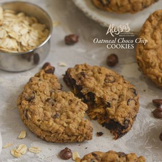 Oatmeal Chocolate Chip Cookies Box of 12