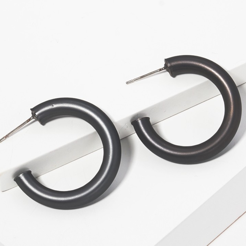 CL26- 20mm bold brass hollow hoop earrings - Thumbnail (Preview) 4