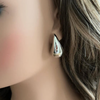 CL46- Effortlessly Chic Silver High-Polished Water drop Earrings