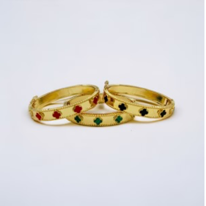 M72- 18K Gold Clover Inspired Bangle Main Image