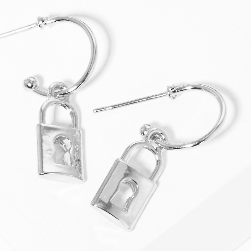 Y95- 10MM METAL PADLOCK DANGLE HOOP EARRINGS Main Image