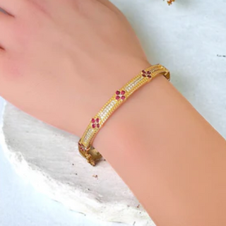 M74- Gilded Clover: Classic Bangle Bracelet - Thumbnail 2