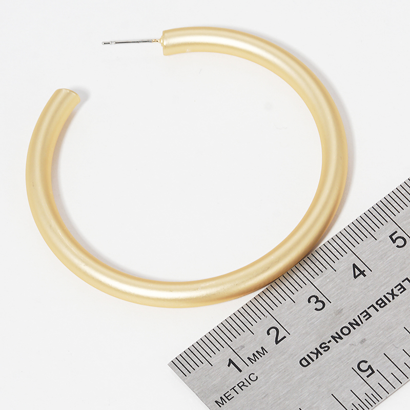 CL28-50mm Bold Brass Hollow Hoop Earrings - Thumbnail (Preview) 8