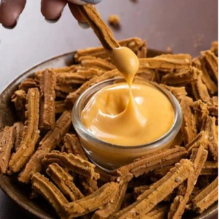 Baked Murukku with Cheesy Jalapeño Dip (65g)