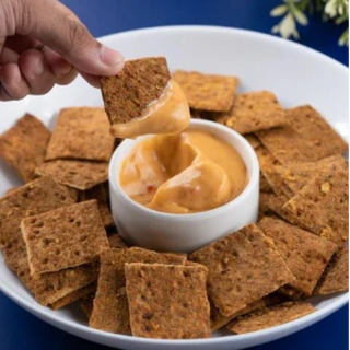 Chilly Garlic Oats Crackers with Peri Peri Cheese Dip (65g)