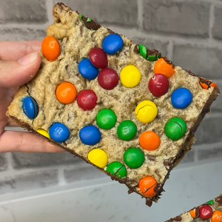 M & M Blondie Bar