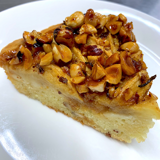  Apple & Caramelized Hazelnut Cake 