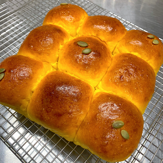 Kabocha squash dinner rolls / 8 x 8