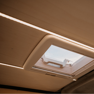Bandeau LED intégré au plafond