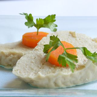 Gefilte fish  (1 piece)