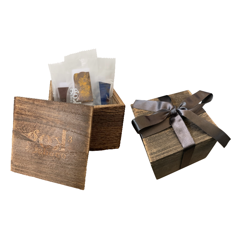 9 x 10g Chocolate Wooden Box Gift Set Main Image