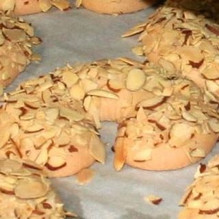 ALMOND CRESENTS COOKIES (ERGOLAVOS) 1/2 DOZEN