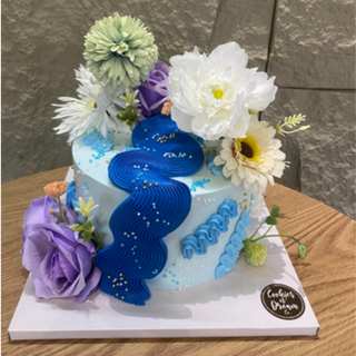 CUSTOM CAKE DISPLAY BLUE WITH ARTIFICIAL FLOWERS