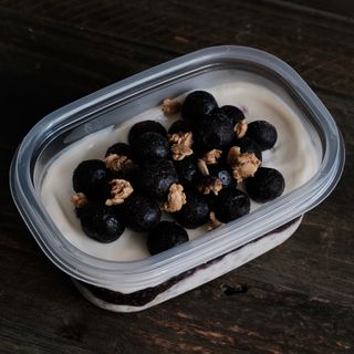 Blueberries with Honey Greek Yogurt 藍莓蜂蜜希臘優格