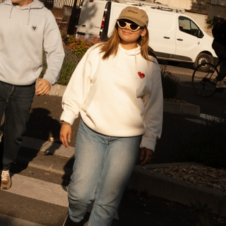 Sweatshirt Ivoire Unisexe - Coeur "coeur Lovely Inc" Dos "Affiche Lovely Inc"
