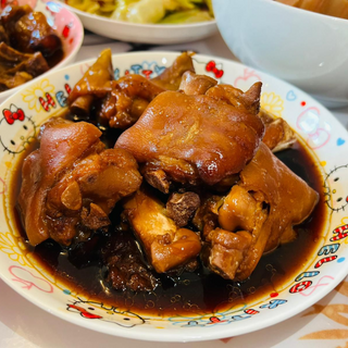 家餸梅子豬手 Homey Dish Braised Pig Knuckles with Plum