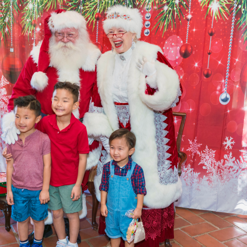 Photo Session with Santa & Mrs. Claus