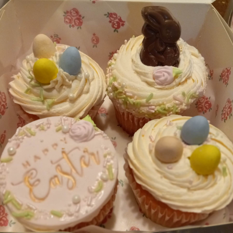 Vanilla Easter Cupcakes Main Image