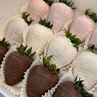 (VALENTINES EXCLUSIVE) chocolate dipped strawberries