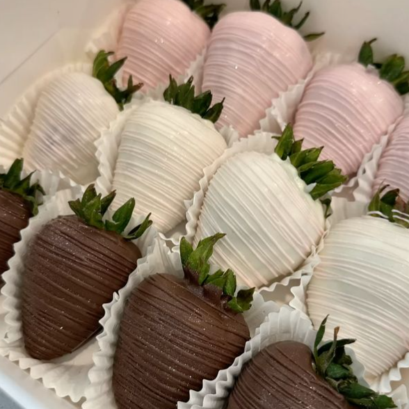(VALENTINES EXCLUSIVE) chocolate dipped strawberries