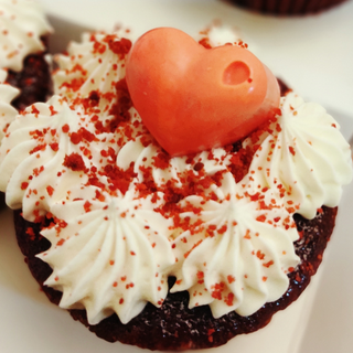 Red velvet cupcakes with white chocolate❤