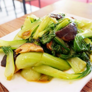 C16) Stir-Fried Baby Bok Choy with Shiitake Mushrooms 香菇菜心