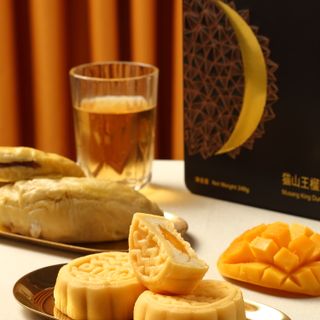 Musang King Mango Snowy Skin Mooncake (2 boxes bundle)