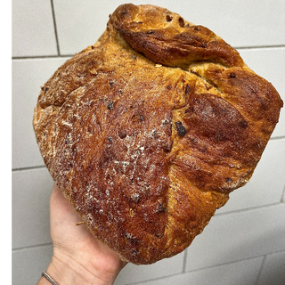 Kmečki kruh s čebulo in ocvirki, 600 g, 1kos