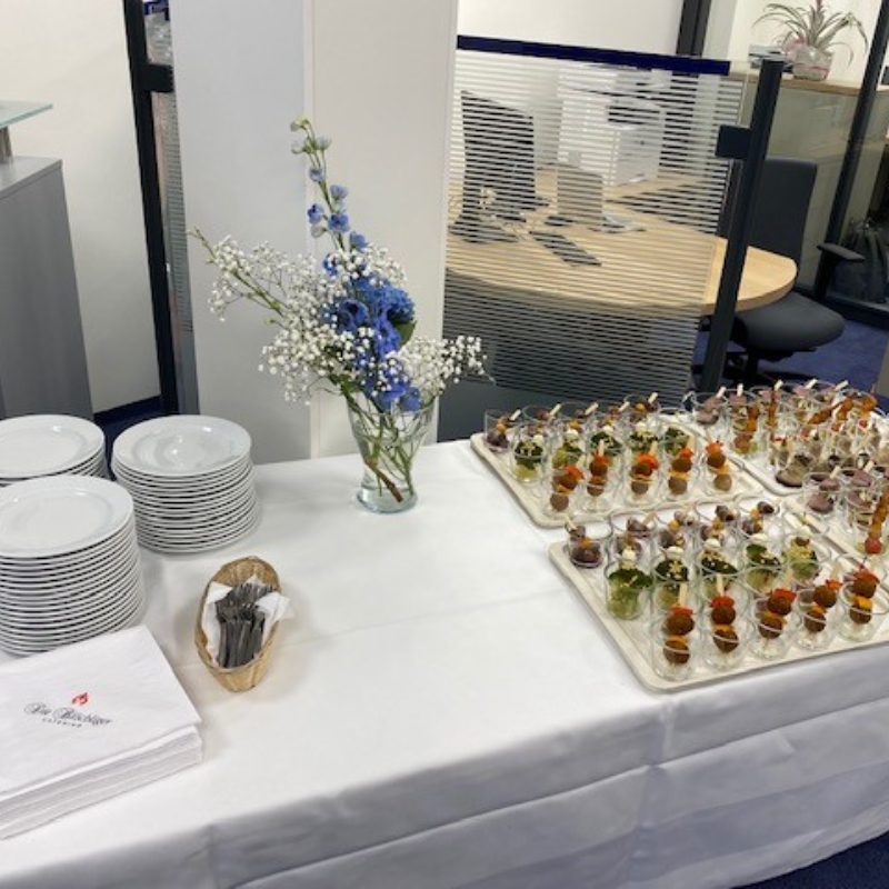 Kleinigkeit zu Essen für 50 Personen inkl. Transportkosten