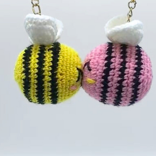 Kissing Bee Couple Keychains