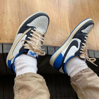 Fragment x Travis Scott x Nike Air Jordan 1 Retro Low - Thumbnail 3