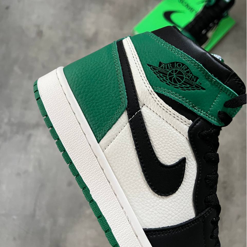 Nike Air Jordan 1 Retro High OG 'Pine Green' - Thumbnail (Preview) 4