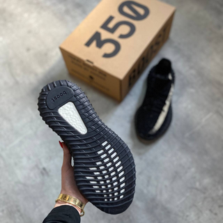 Yeezy Boost 350 V2 'Oreo' - Thumbnail 4