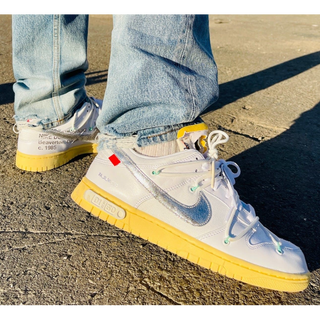 Off White x Nike Dunk  Low “Lot 01”  - Thumbnail 2