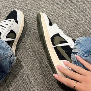 Travis Scott x Wmns Nike Air Jordan 1 Retro Low OG SP 'Olive' - Thumbnail 4