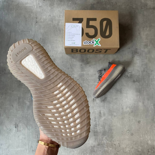 Yeezy Boost 350 V2 Dark Beluga  - Thumbnail 4