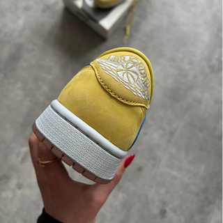 Travis Scott x Nike Air Jordan 1 Retro Low ‘Canary’  Elkins High - Thumbnail 2