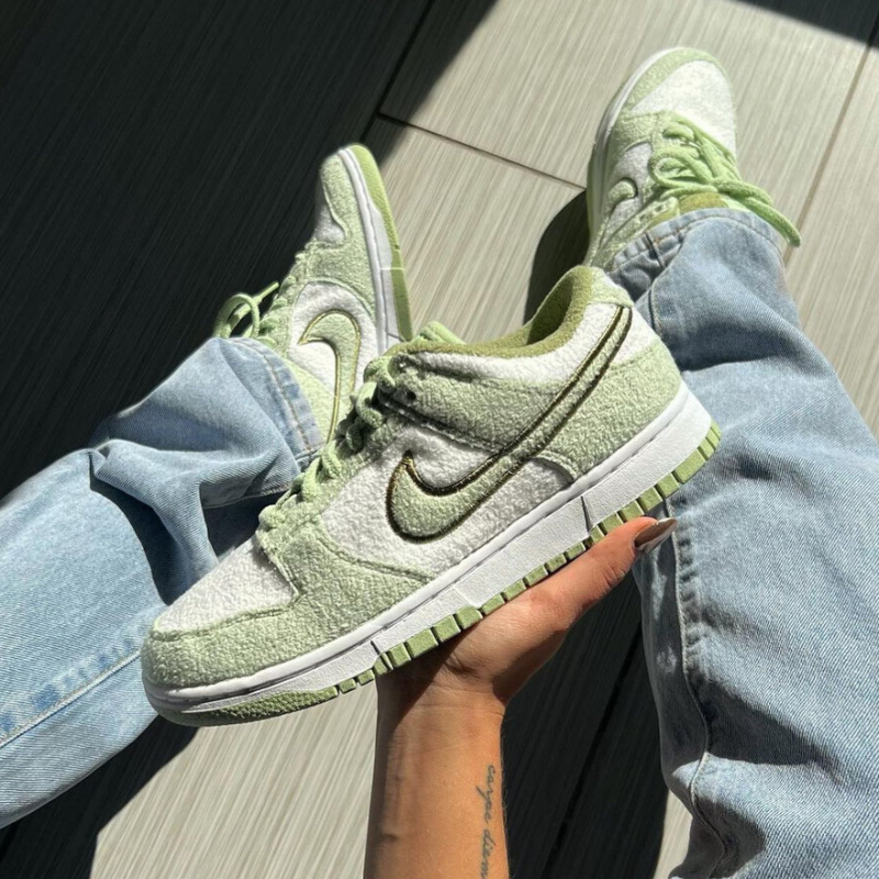 WMNS Nike Dunk Low SE 'Fleece - Honeydew' - Thumbnail (Preview) 4