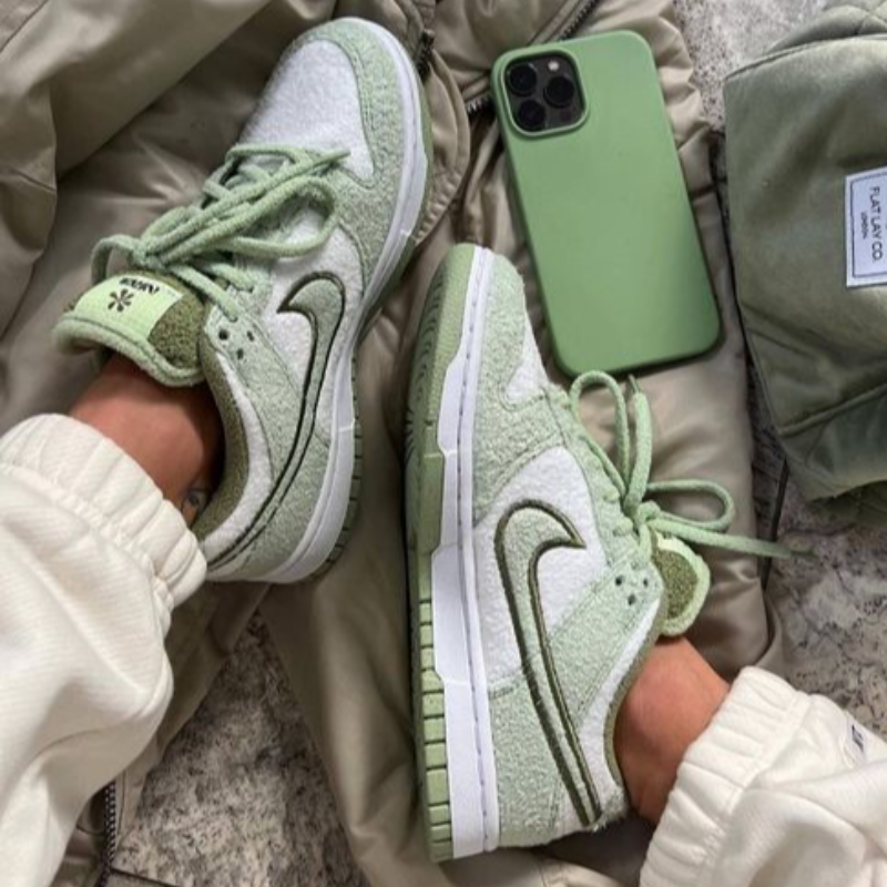 WMNS Nike Dunk Low SE 'Fleece - Honeydew' Main Image