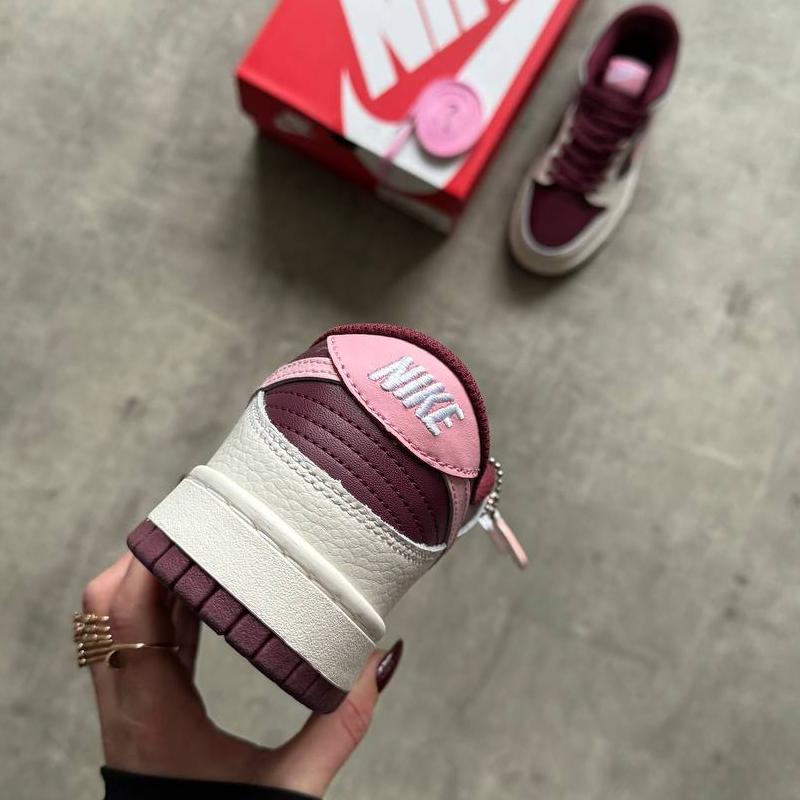 Nike Dunk Low “Valentine’s Day” - Thumbnail (Preview) 3