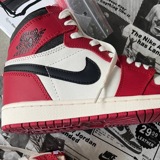 Nike Air Jordan 1 Retro High OG 'Chicago Lost & Found' - Thumbnail 4