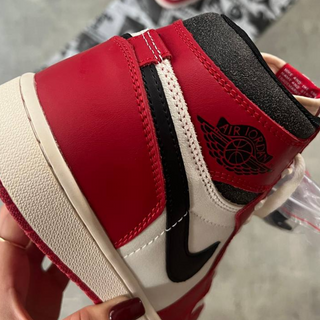 Nike Air Jordan 1 Retro High OG 'Chicago Lost & Found' - Thumbnail 3