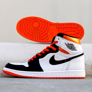 Nike Air Jordan 1 Retro High OG 'Electro Orange' - Thumbnail 4