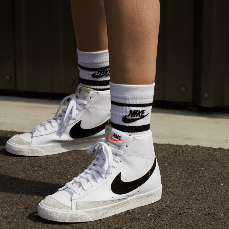 Nike Blazer Mid 77 Vintage White Black  - Thumbnail (Preview) 3