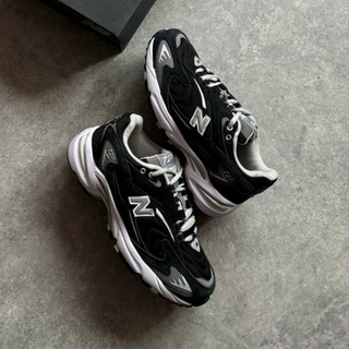 New Balance 725 Black White