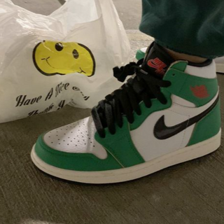 Nike Air Jordan 1 Retro High OG Lucky Green - Thumbnail 2